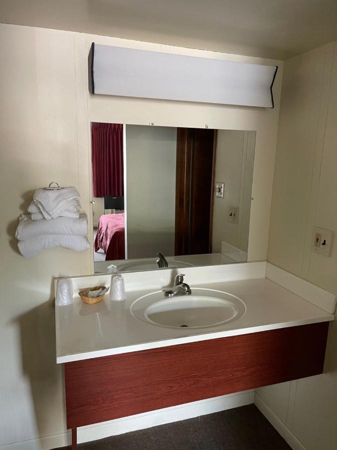 Vibe Inn - Whirlpools Suites - Lyons 외부 사진