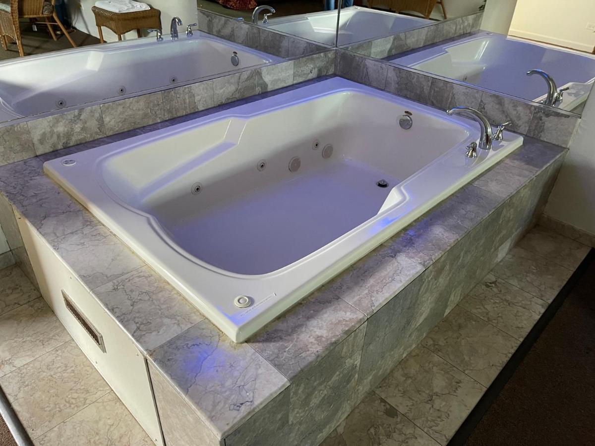 Vibe Inn - Whirlpools Suites - Lyons 외부 사진