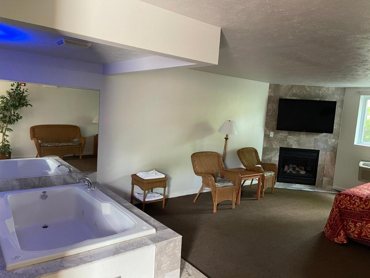 Vibe Inn - Whirlpools Suites - Lyons 외부 사진