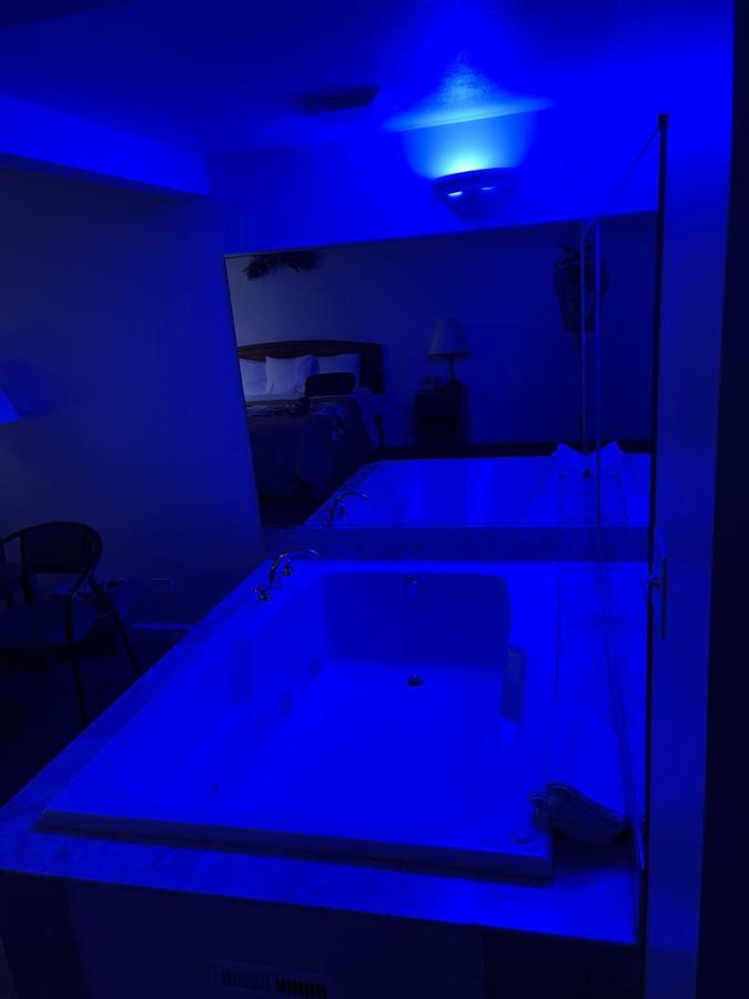 Vibe Inn - Whirlpools Suites - Lyons 외부 사진