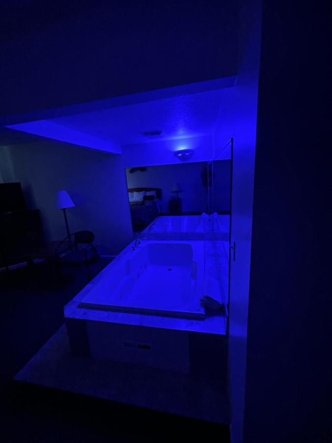 Vibe Inn - Whirlpools Suites - Lyons 외부 사진